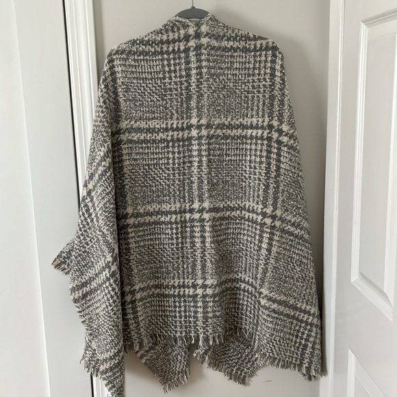 Ann Taylor herringbone grey and white wrap in ONE SIZE - Picture 5 of 6